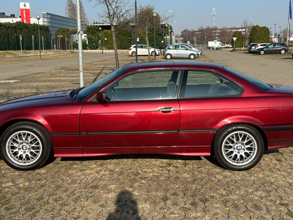 Bild 55/57 von BMW 320i (1993)