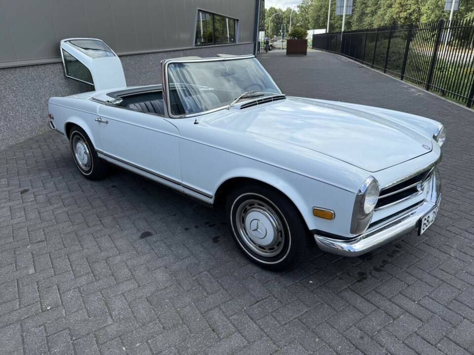 Image 17/50 of Mercedes-Benz 280 SL (1968)