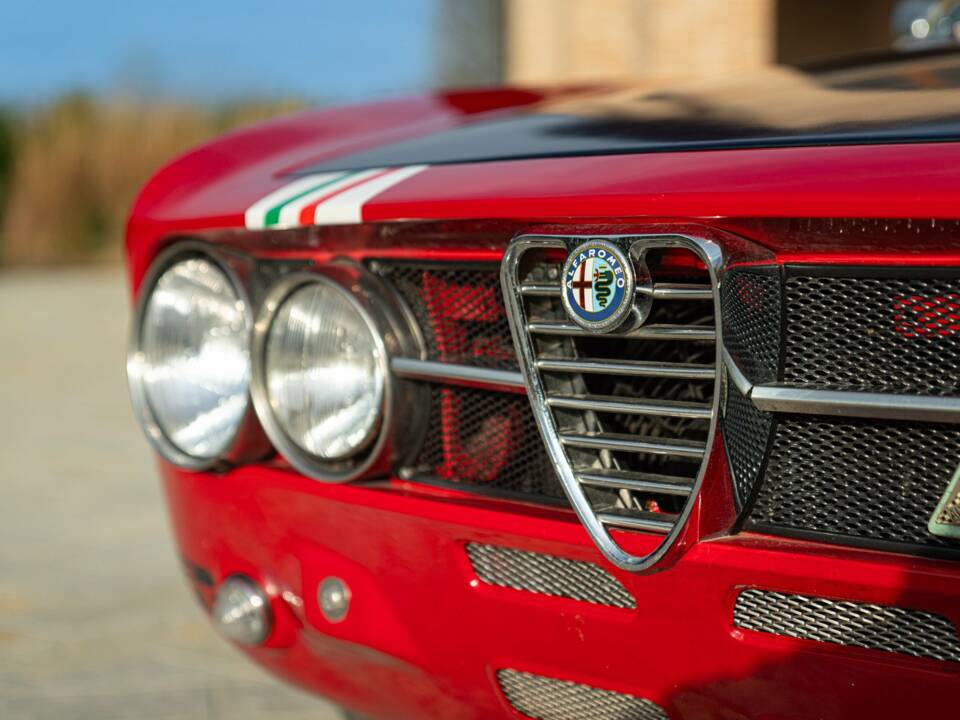 Bild 37/50 von Alfa Romeo 2000 GT Veloce (1973)