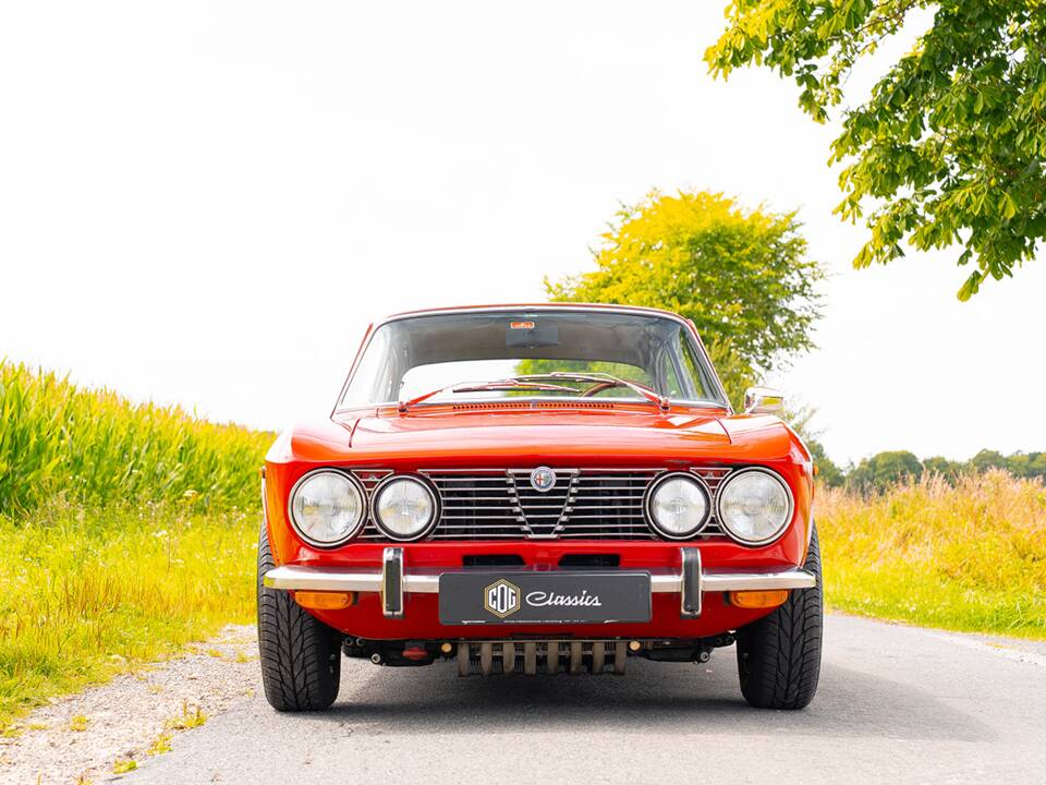 Image 14/53 of Alfa Romeo 2000 GT Veloce (1975)