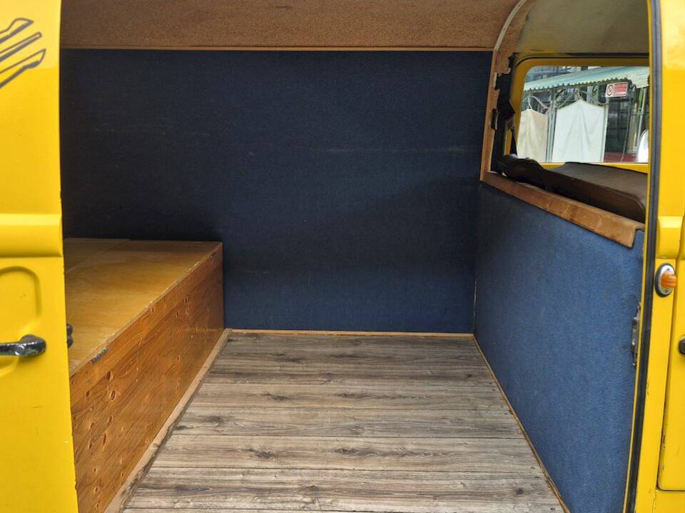 Bild 37/50 von Volkswagen T2b Kastenwagen (1976)