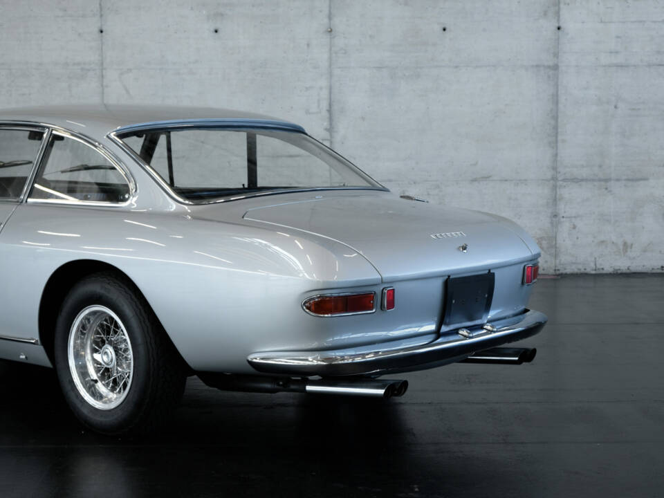 Imagen 15/24 de Ferrari 330 GT 2+2 (1964)