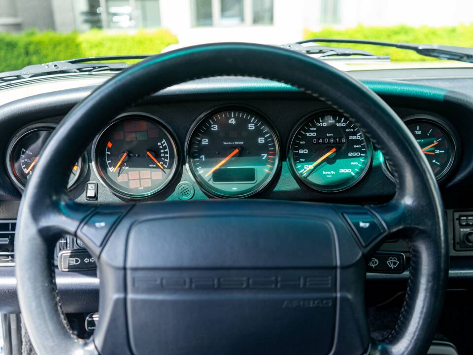 Afbeelding 30/42 van Porsche 911 Carrera 4 (1992)