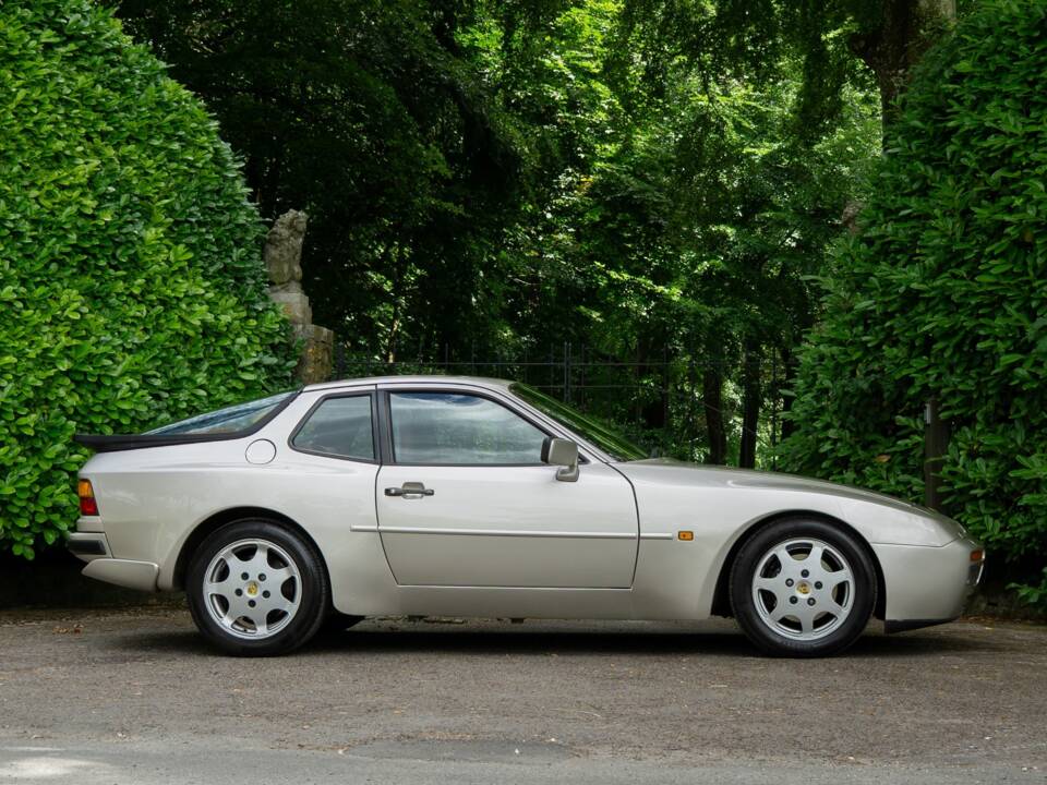 Image 2/24 of Porsche 944 Turbo (1988)
