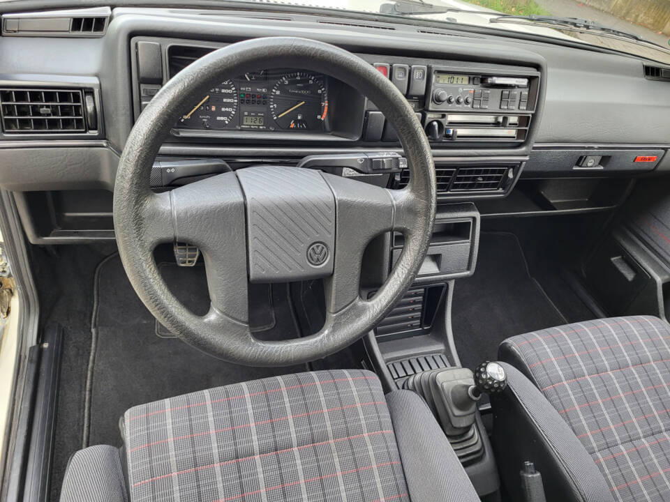 Immagine 9/14 di Volkswagen Golf Mk II GTi 16V 1.8 (1988)