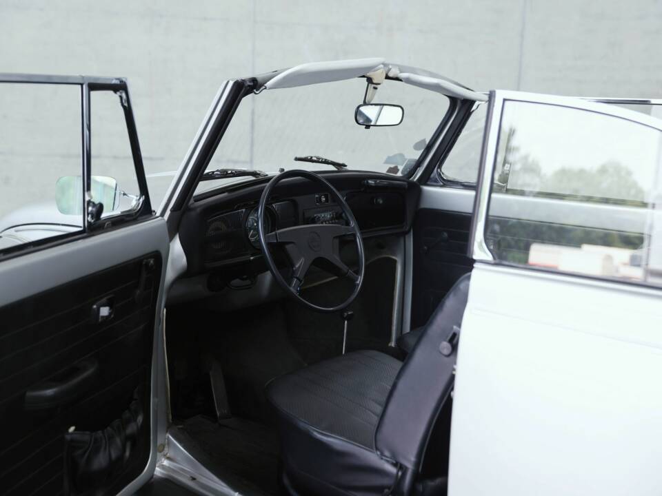 Image 16/37 of Volkswagen Beetle 1302 (1971)