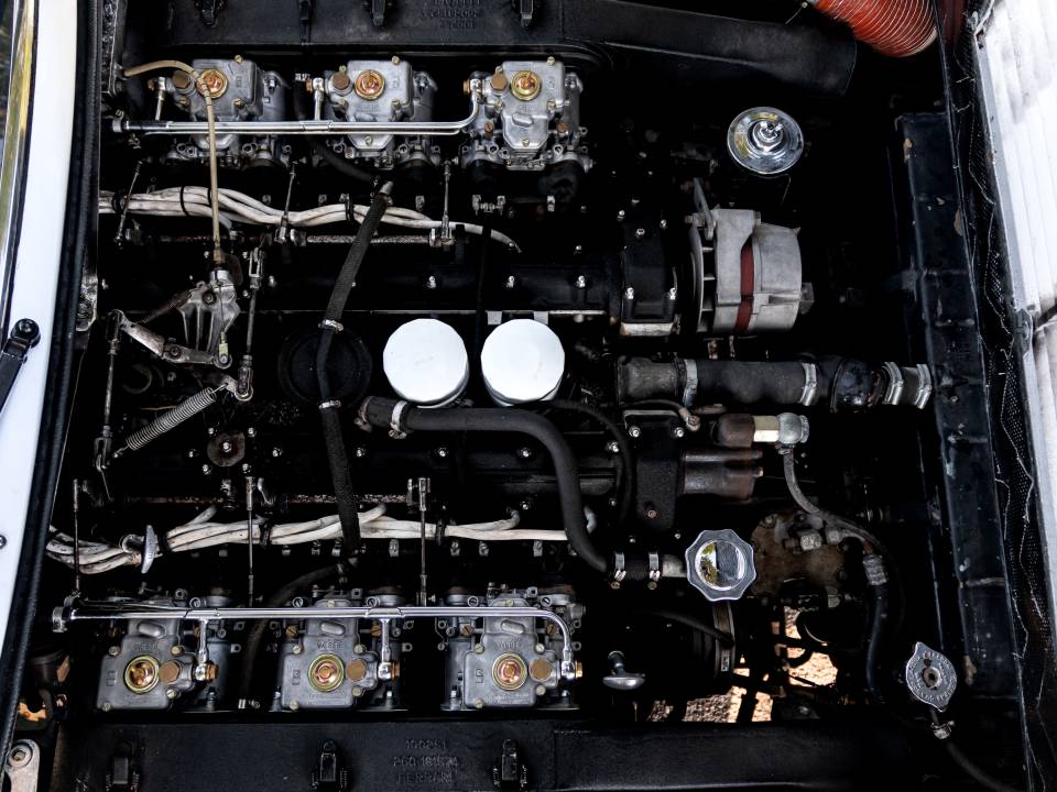 Image 4/32 of Ferrari 400 GT (1977)