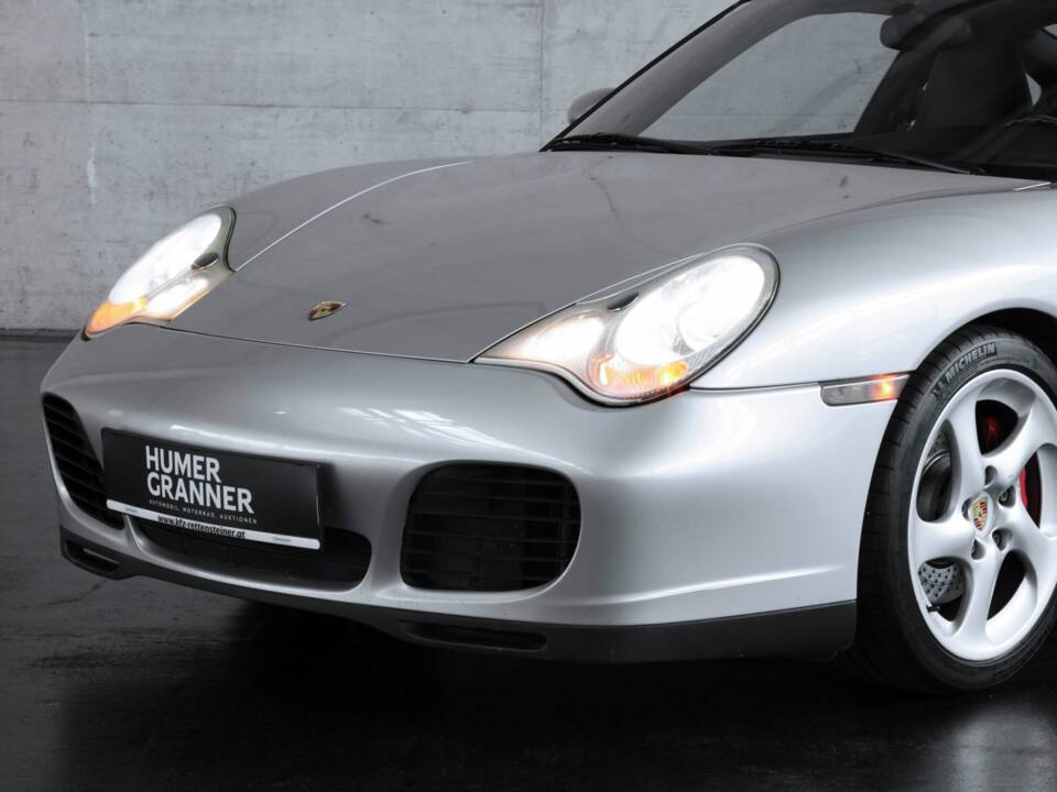 Image 15/50 of Porsche 911 Carrera 4S (2004)