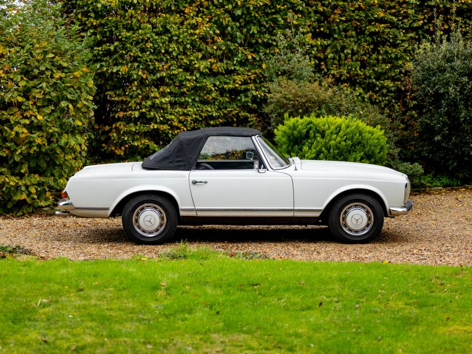 Image 16/50 of Mercedes-Benz 280 SL (1968)