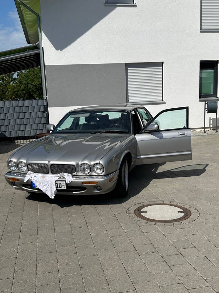 Image 2/9 of Jaguar XJR 4.0 (2000)