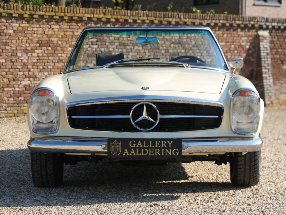Image 13/50 of Mercedes-Benz 250 SL (1967)