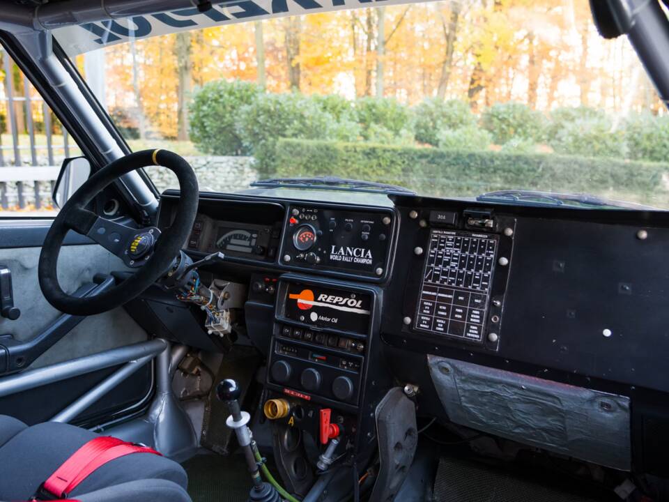 Image 7/10 of Lancia Delta HF Integrale (1991)