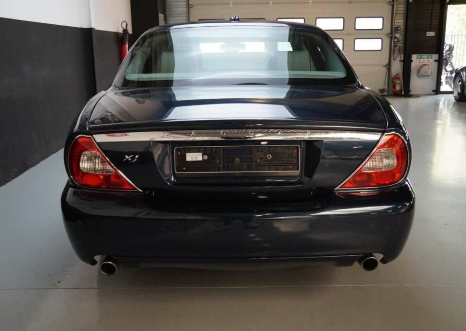 Imagen 35/50 de Jaguar XJ 8 4.2 (2008)