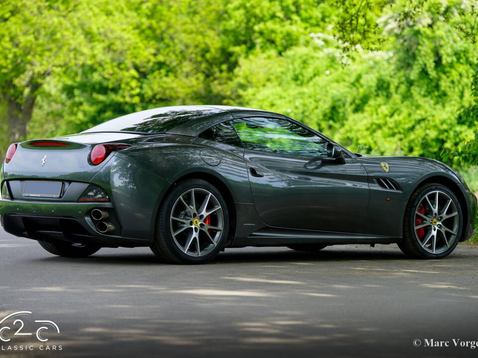 Image 33/85 de Ferrari California (2010)
