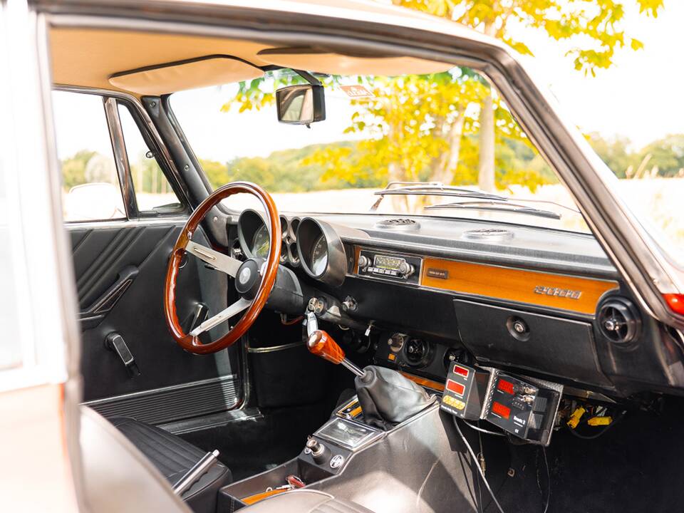 Image 33/53 of Alfa Romeo 2000 GT Veloce (1975)