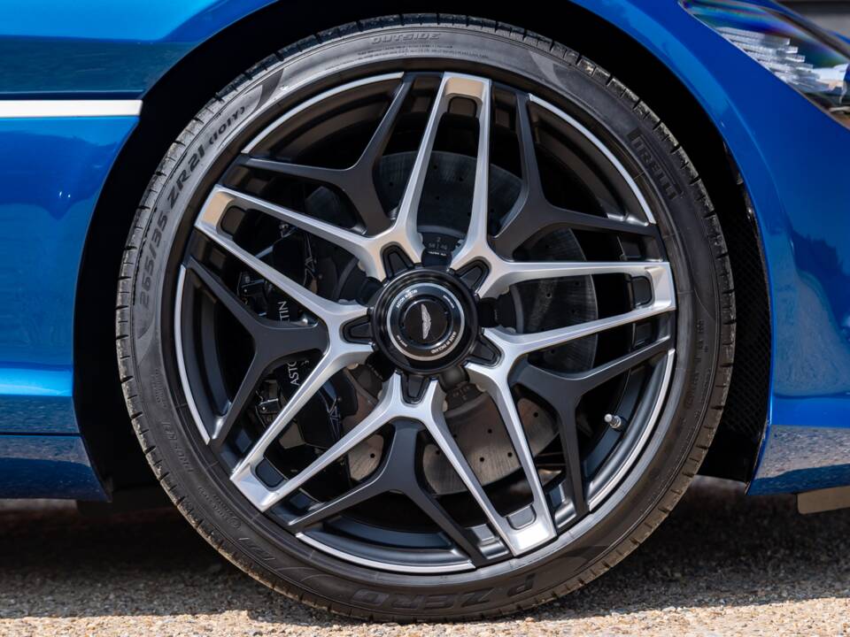 Image 6/98 of Aston Martin DBS GT Zagato (2020)