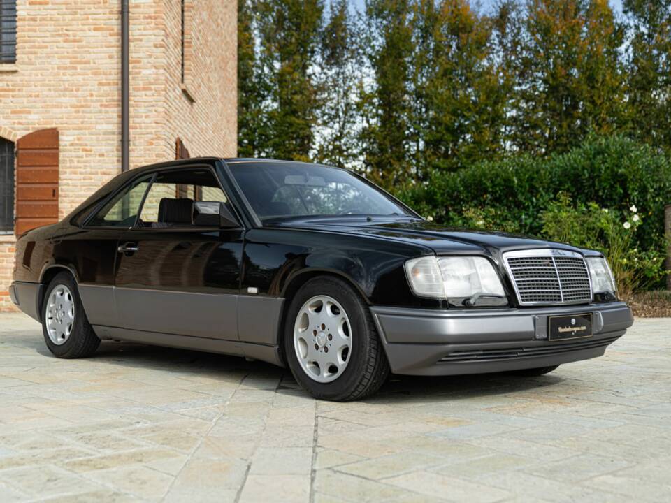 Image 2/48 of Mercedes-Benz 200 CE (1990)