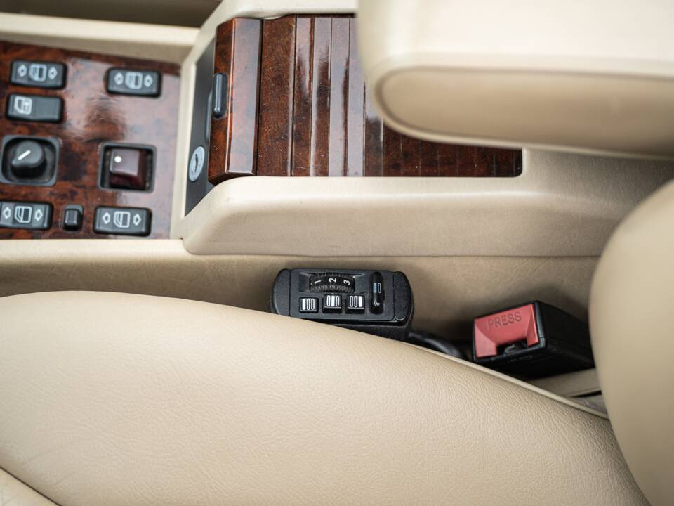 Image 33/83 de Mercedes-Benz E 220 (1996)