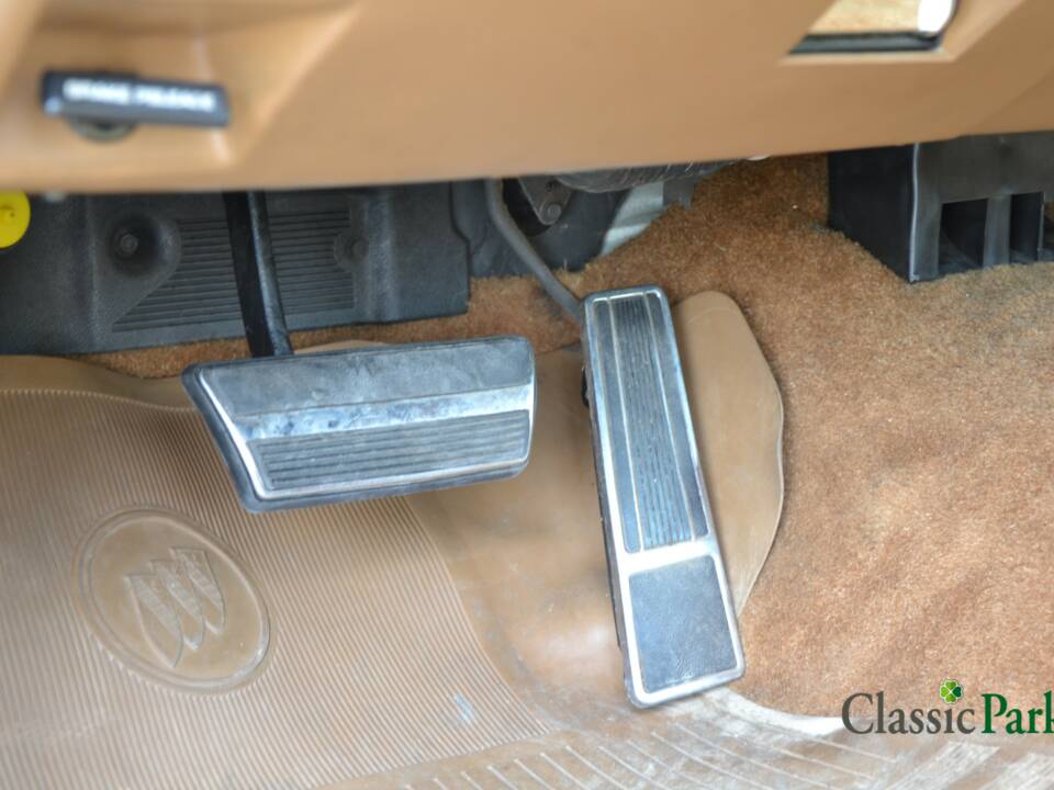 Bild 48/50 von Buick Electra 225 Hardtop (1976)