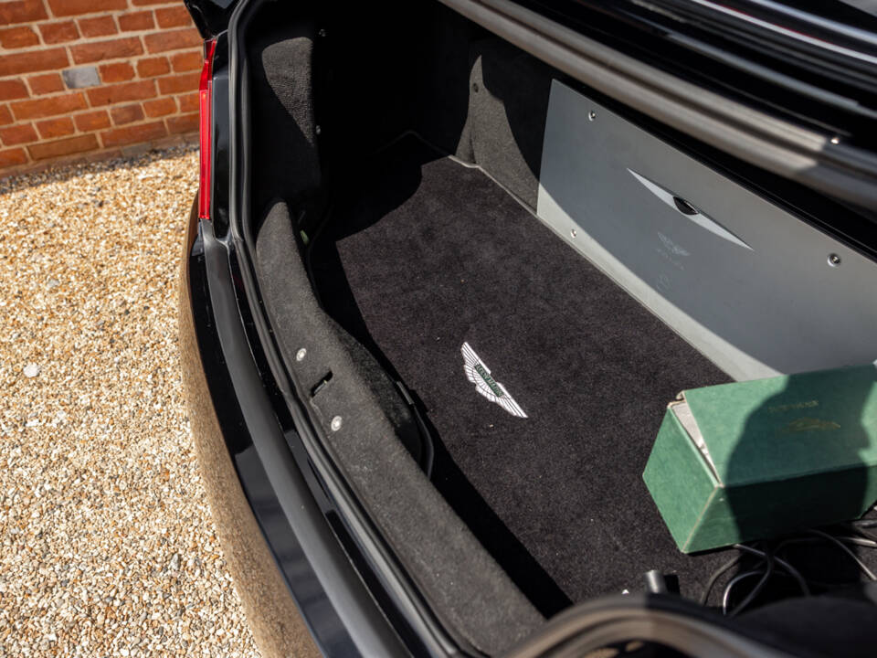 Image 8/56 of Aston Martin V12 Vanquish S (2005)