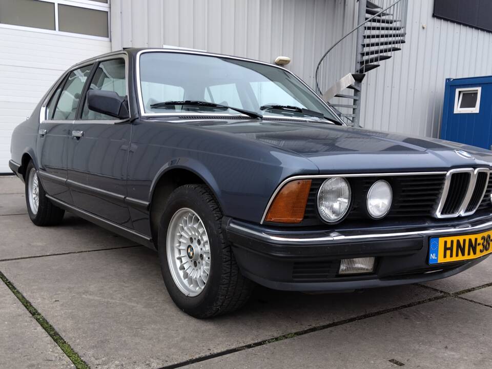 Immagine 1/112 di BMW 735i (1986)