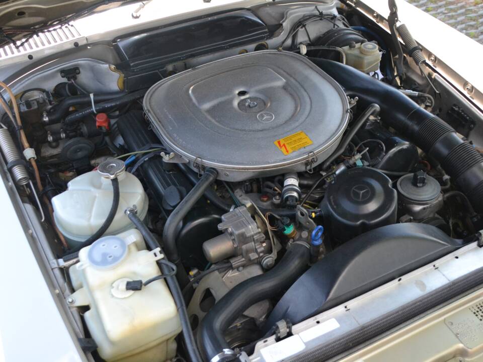 Image 17/79 de Mercedes-Benz 560 SL (1988)
