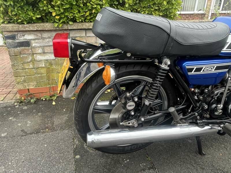 Image 6/21 of Yamaha RD 250 (1977)