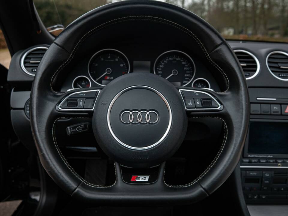 Image 22/39 of Audi S4 (2006)