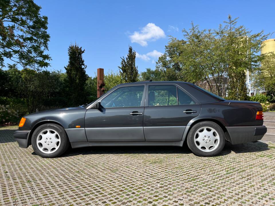 Imagen 3/20 de Mercedes-Benz 500 E (1992)