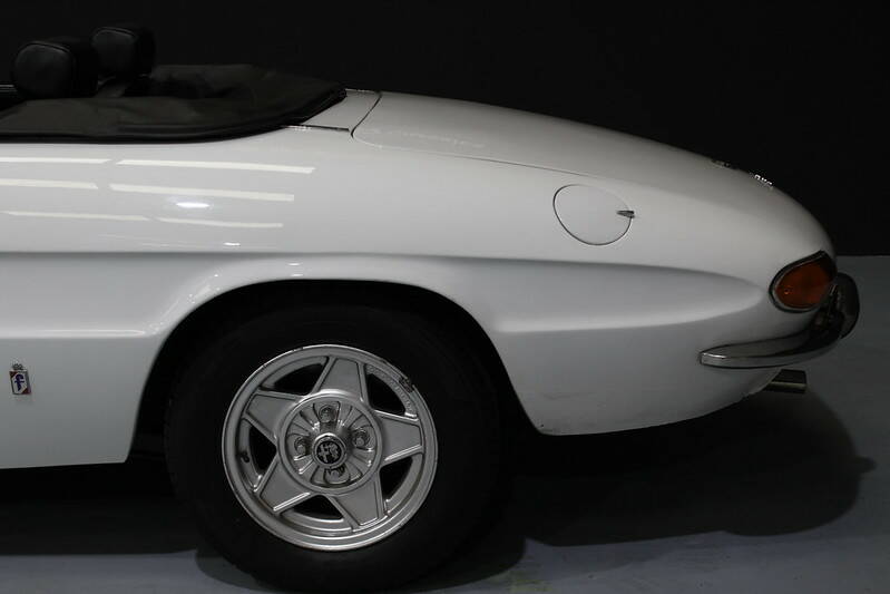 Image 4/9 of Alfa Romeo 1750 Spider (1969)