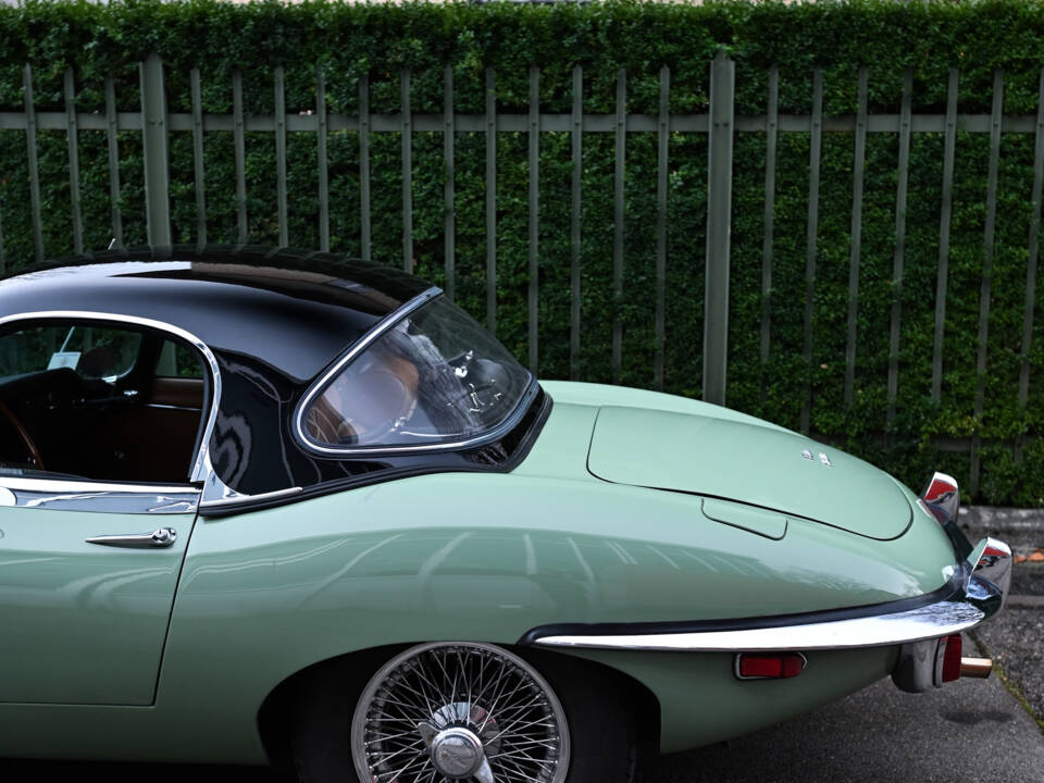 Image 30/60 de Jaguar E-Type (1970)