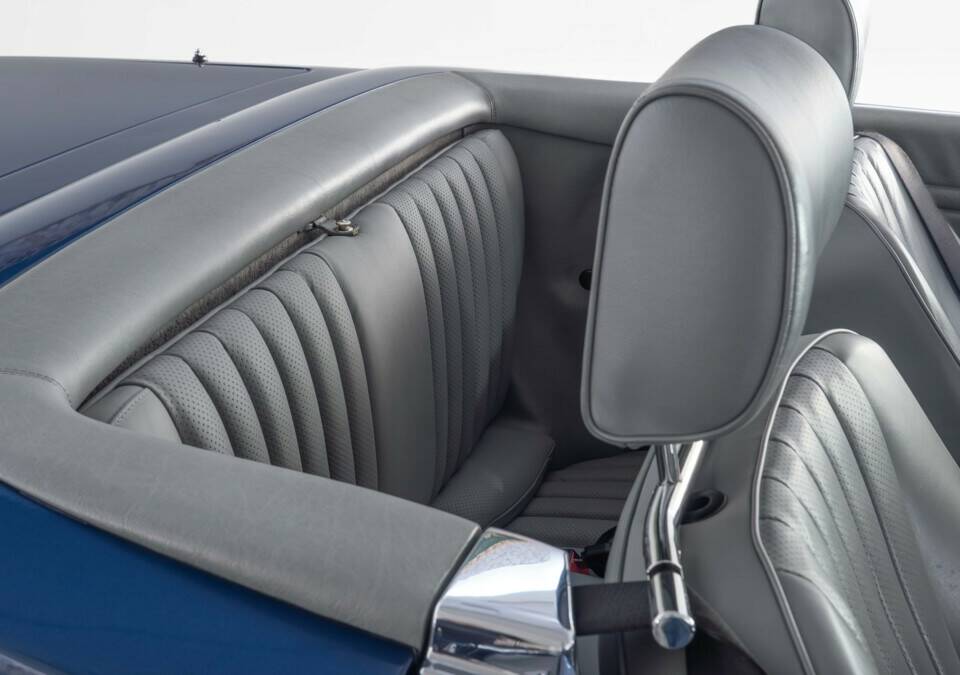 Image 22/29 of Mercedes-Benz 560 SL (1987)