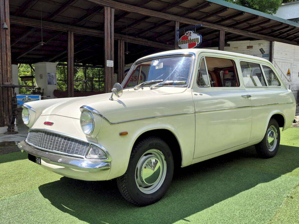 Image 1/63 of Ford Anglia (1965)