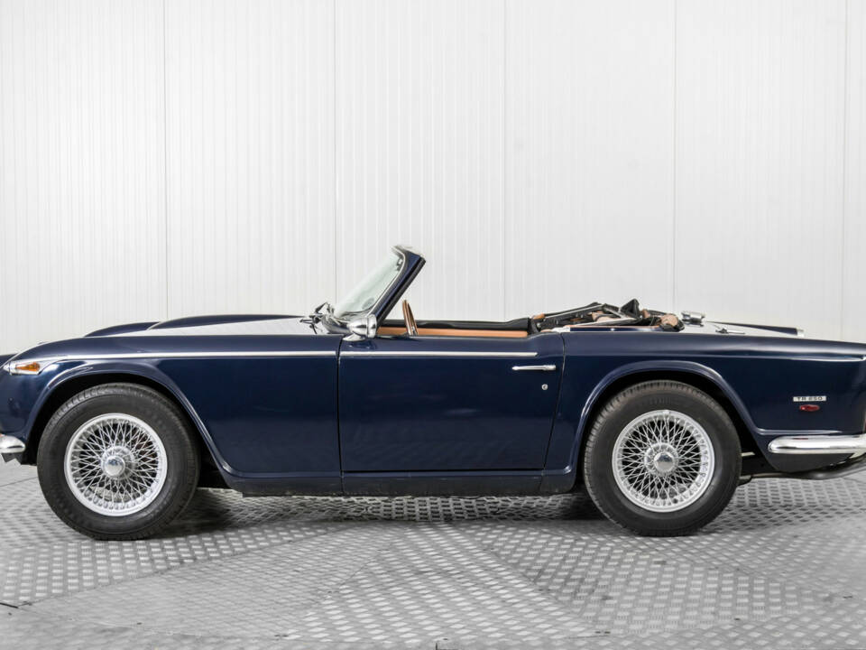 Image 9/50 de Triumph TR 250 (1968)