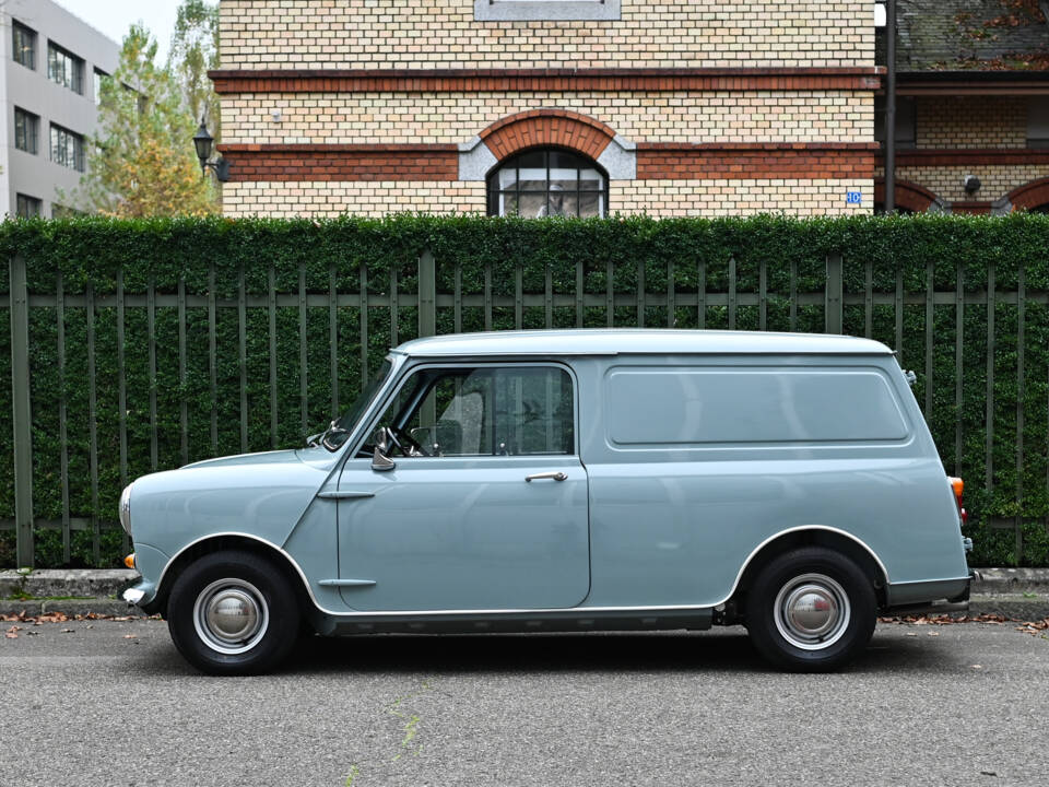 Image 3/39 of Morris Mini Van (1978)