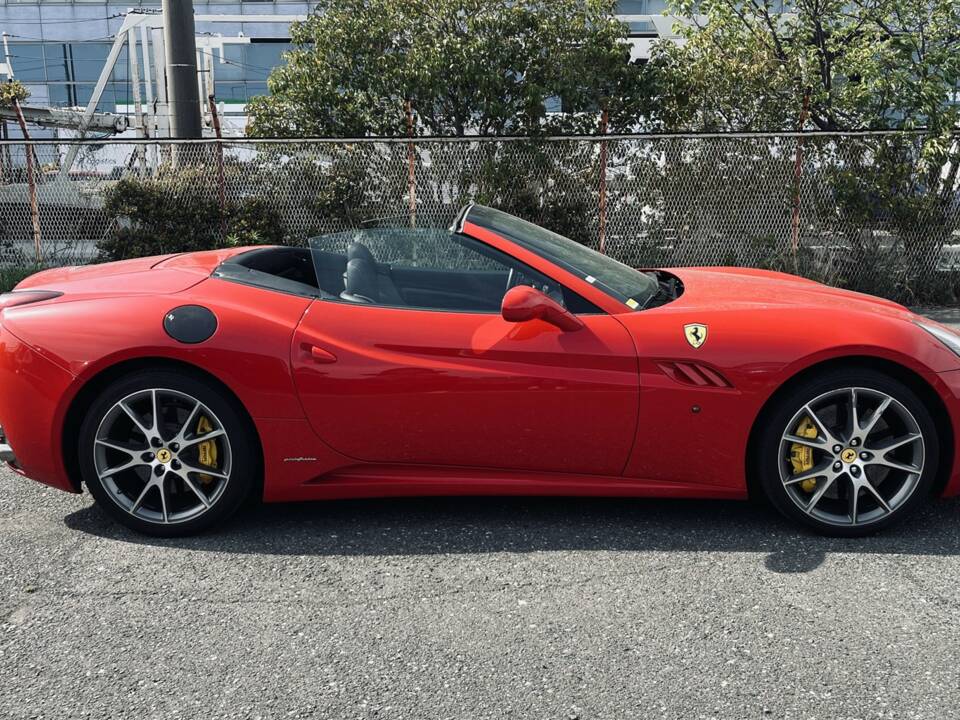 Image 5/49 of Ferrari California 30 (2013)