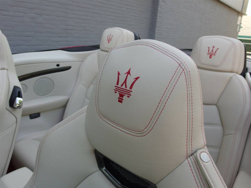 Image 49/99 of Maserati GranCabrio Sport (2015)