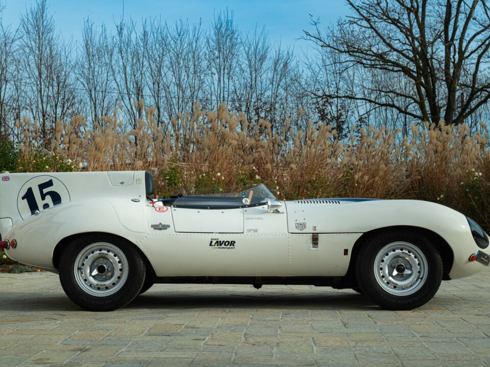 Immagine 4/50 di Jaguar D-Type (1977)