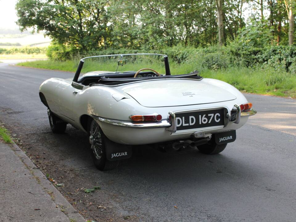 Image 4/18 of Jaguar E-Type 4.2 (1965)
