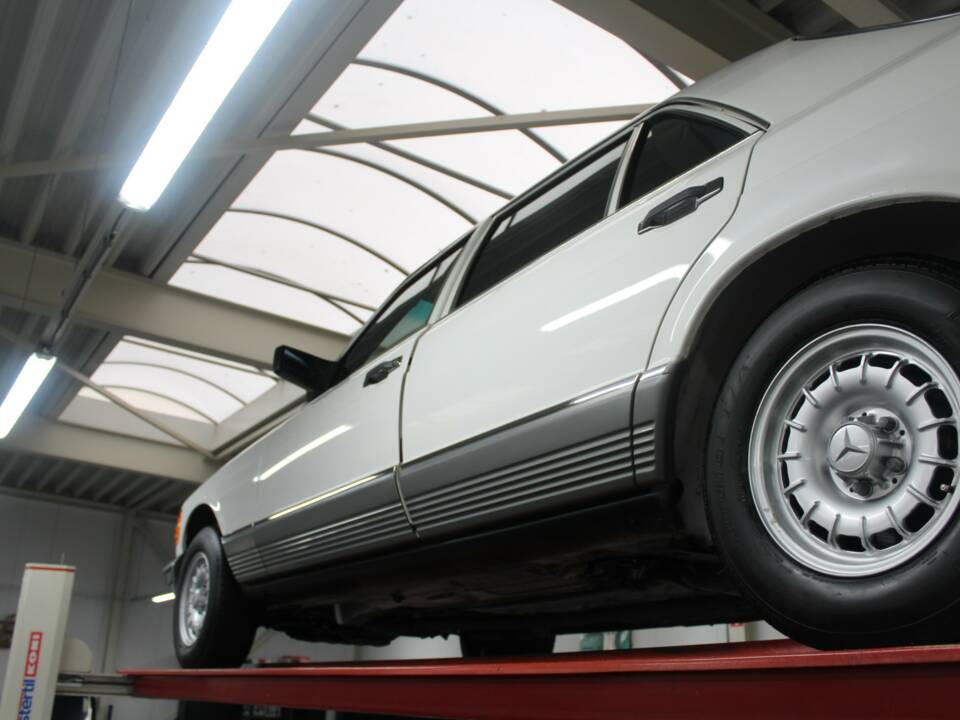 Afbeelding 16/50 van Mercedes-Benz 380 SEL (1983)
