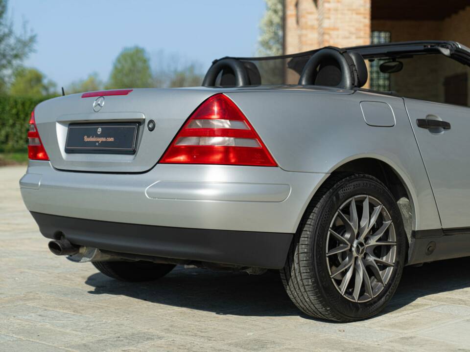 Afbeelding 26/50 van Mercedes-Benz SLK 200 (1997)