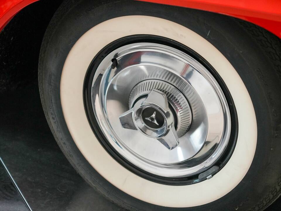 Image 18/44 of Dodge Polara (1965)