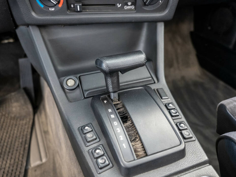 Afbeelding 10/18 van BMW 320i (1992)