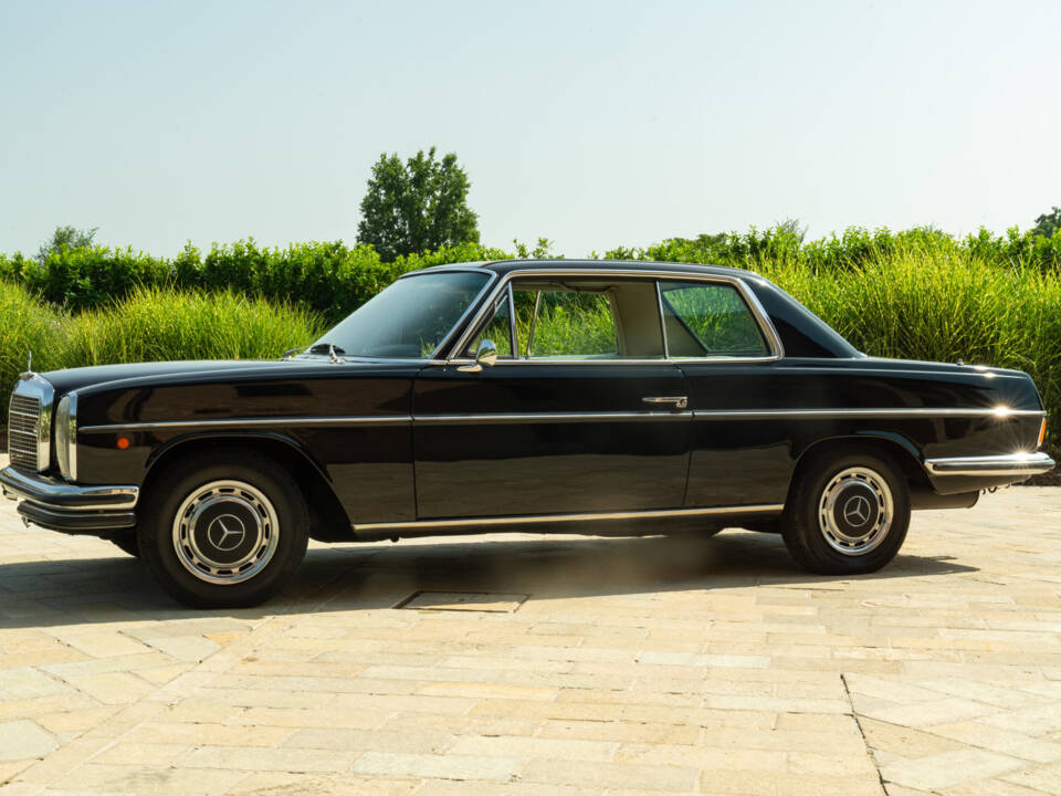 Image 9/50 of Mercedes-Benz 250 CE (1970)