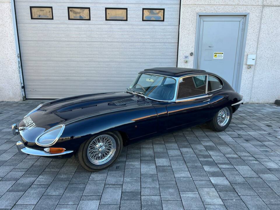 Image 11/33 of Jaguar E-Type 4.2 (1966)