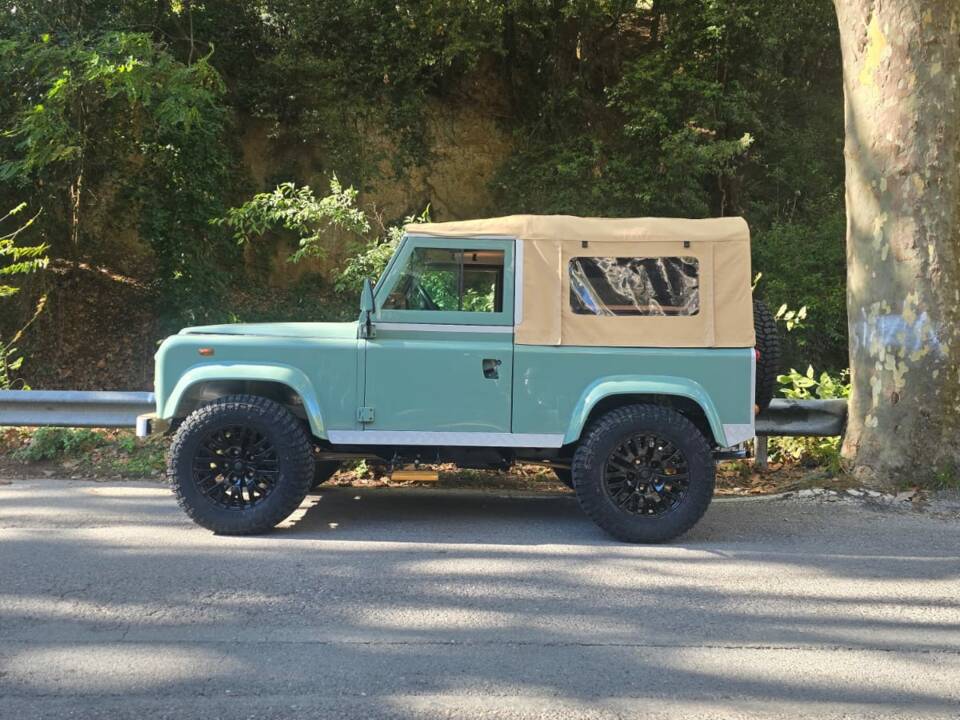 Image 51/72 of Land Rover 90 (1987)