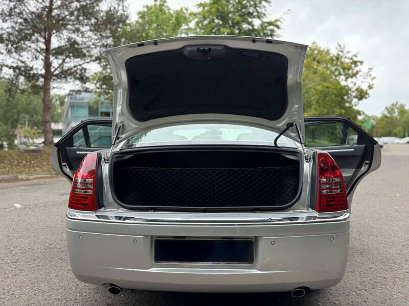 Image 30/50 of Chrysler 300 S (2008)