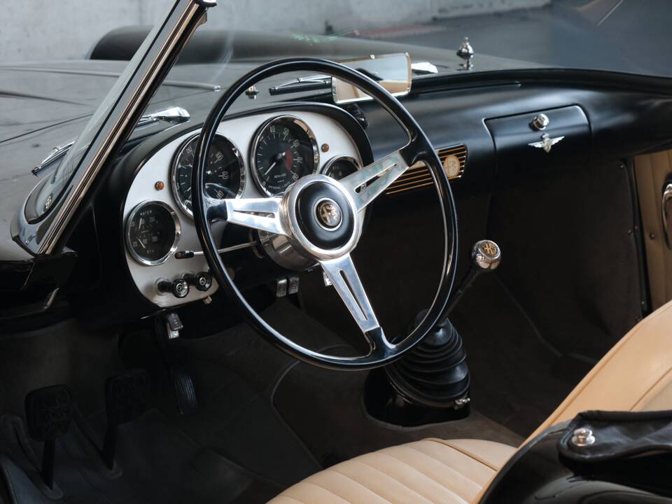 Image 47/50 of Alfa Romeo 2000 Spider (1959)