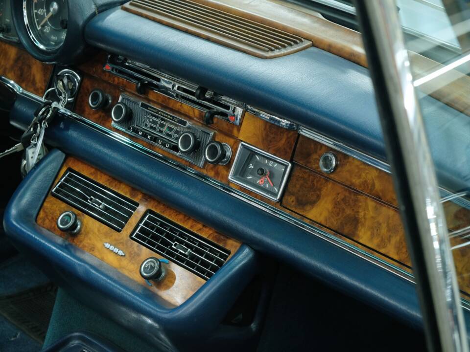 Image 37/50 of Mercedes-Benz 280 SE 3,5 (1970)
