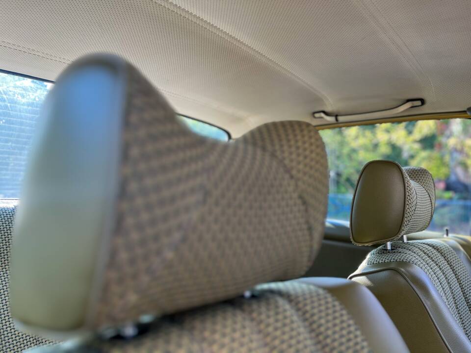 Image 120/139 of Mercedes-Benz 240 D (1978)